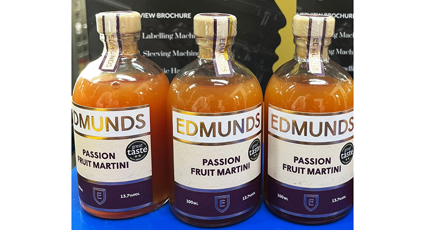 Topping Bottled Cocktails with High-Quality Neck Sleeves